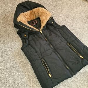 Love Tree Hooded Puffer Vest Size Small